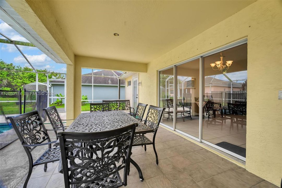 En Venta: $425,000 (3 camas, 2 baños, 1560 Pies cuadrados)