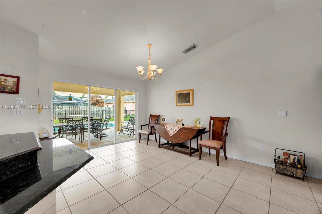 En Venta: $425,000 (3 camas, 2 baños, 1560 Pies cuadrados)