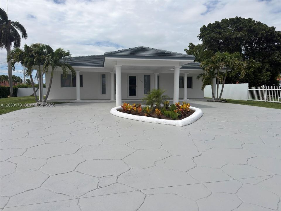For Sale: $1,599,000 (4 beds, 3 baths, 2279 Square Feet)