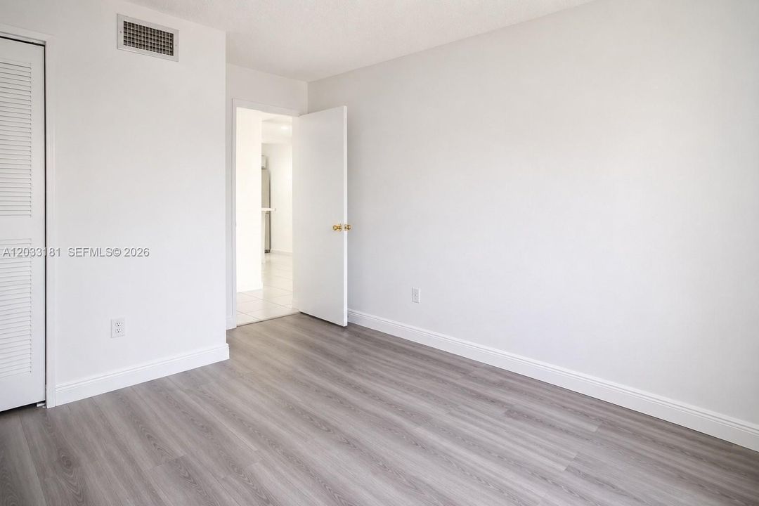 В аренду: $2,400 (2 спален, 1 ванн, 874 Квадратных фут)