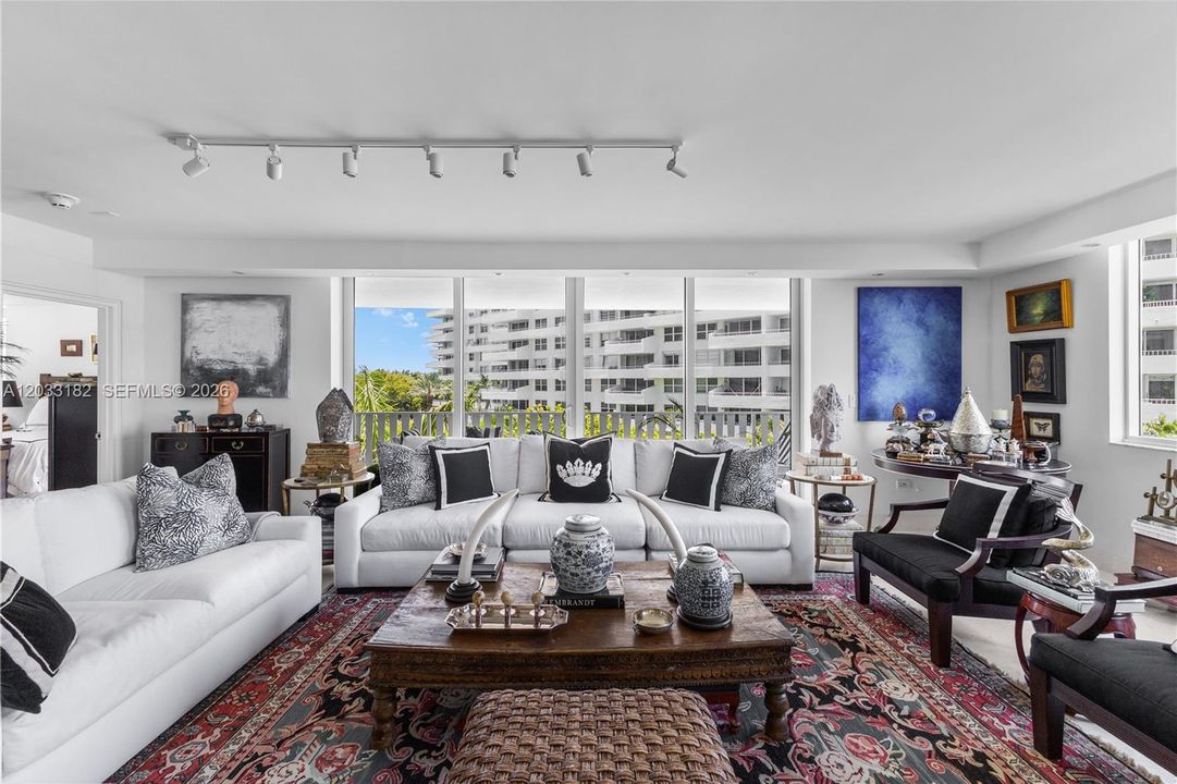 For Sale: $1,499,000 (2 beds, 2 baths, 1610 Square Feet)