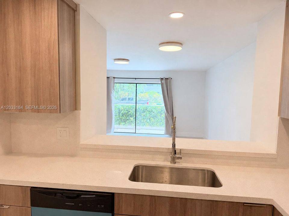 For Rent: $2,600 (2 beds, 2 baths, 1126 Square Feet)