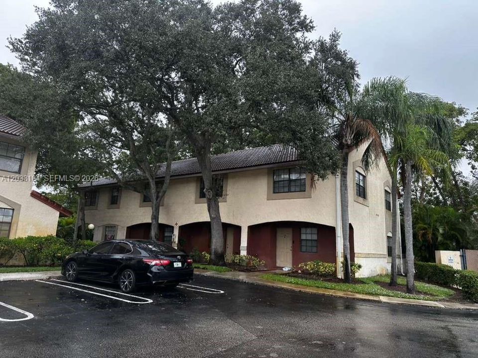 For Rent: $2,600 (2 beds, 2 baths, 1126 Square Feet)