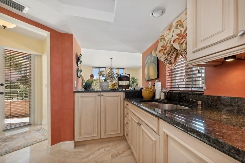 05_120SE5thAvenue326_177002_Kitchen_Flex
