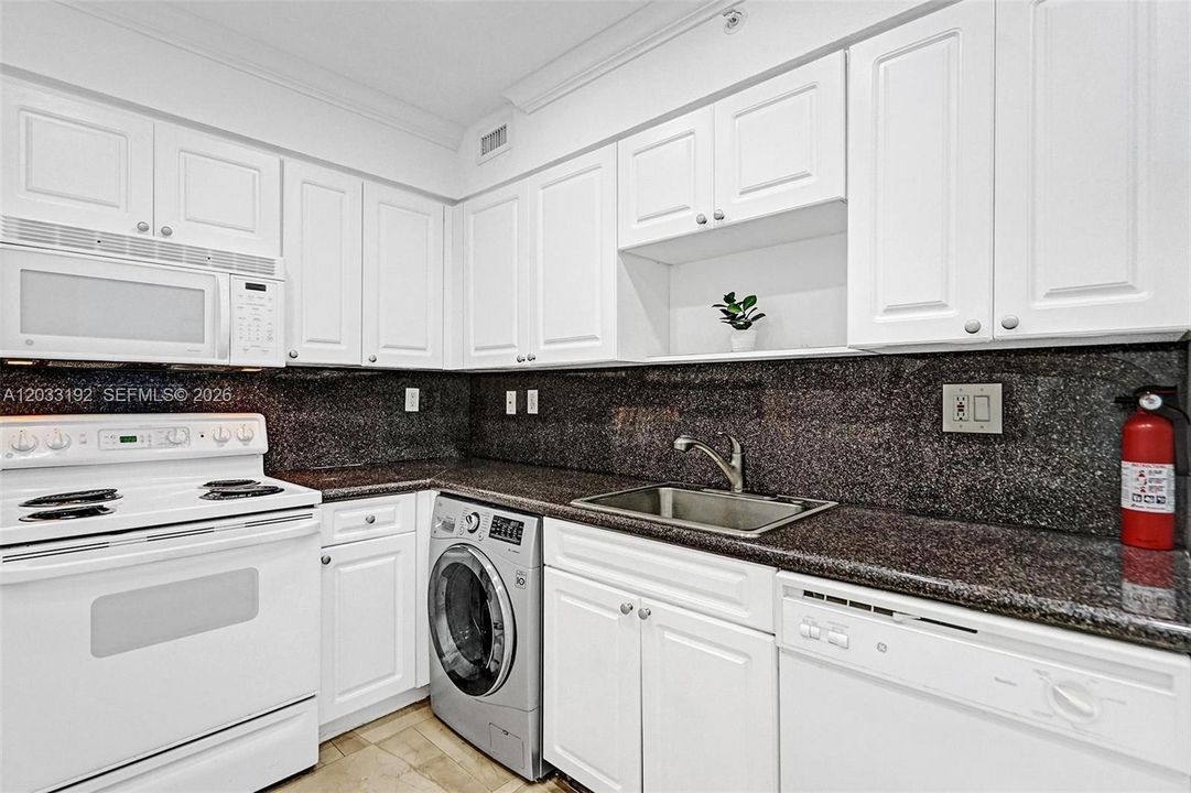 В аренду: $3,000 (1 спален, 1 ванн, 745 Квадратных фут)