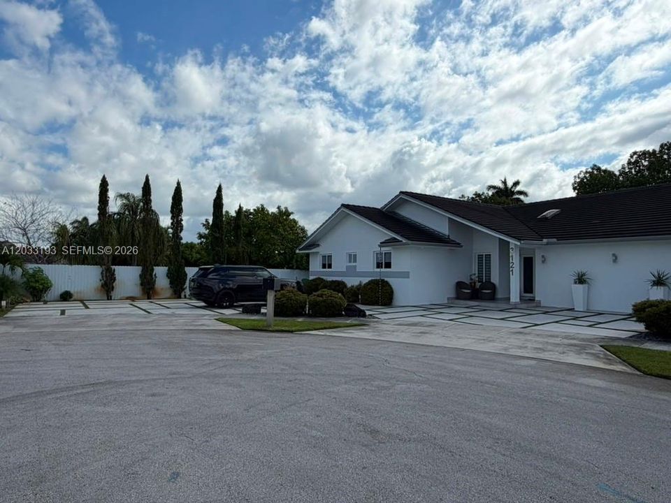 For Rent: $5,500 (4 beds, 3 baths, 2335 Square Feet)