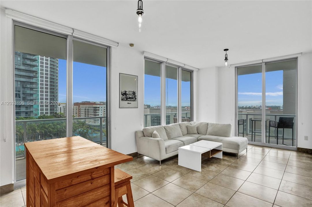 For Rent: $4,400 (2 beds, 2 baths, 964 Square Feet)