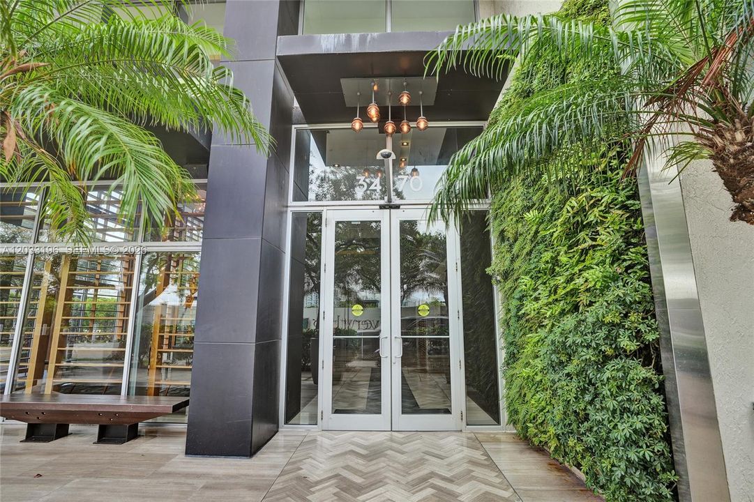 For Rent: $4,400 (2 beds, 2 baths, 964 Square Feet)