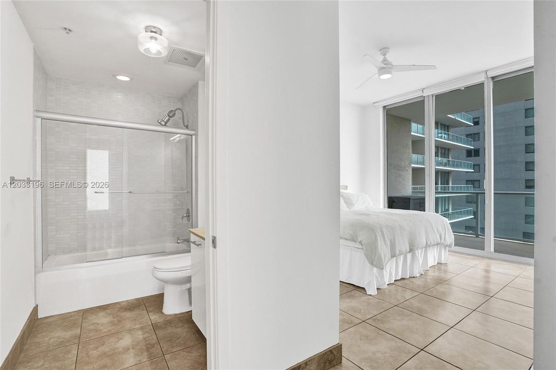 For Rent: $4,400 (2 beds, 2 baths, 964 Square Feet)