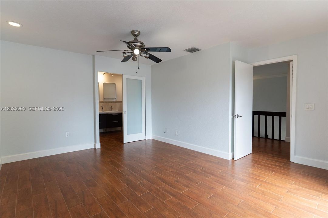 For Sale: $399,999 (2 beds, 3 baths, 1290 Square Feet)