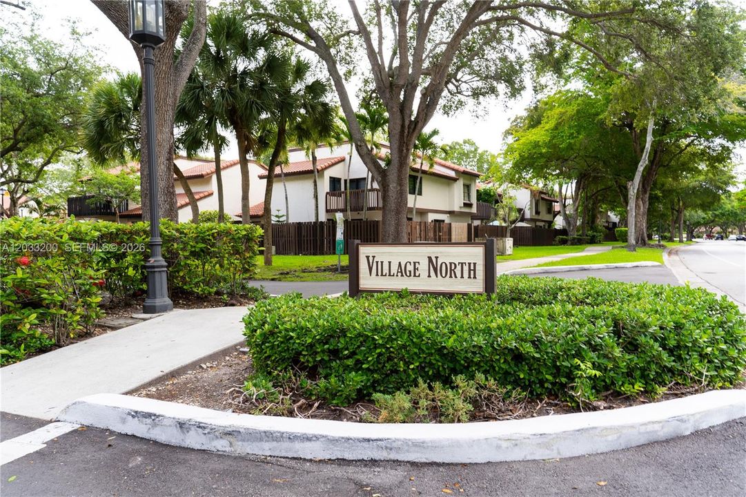 For Sale: $399,999 (2 beds, 3 baths, 1290 Square Feet)