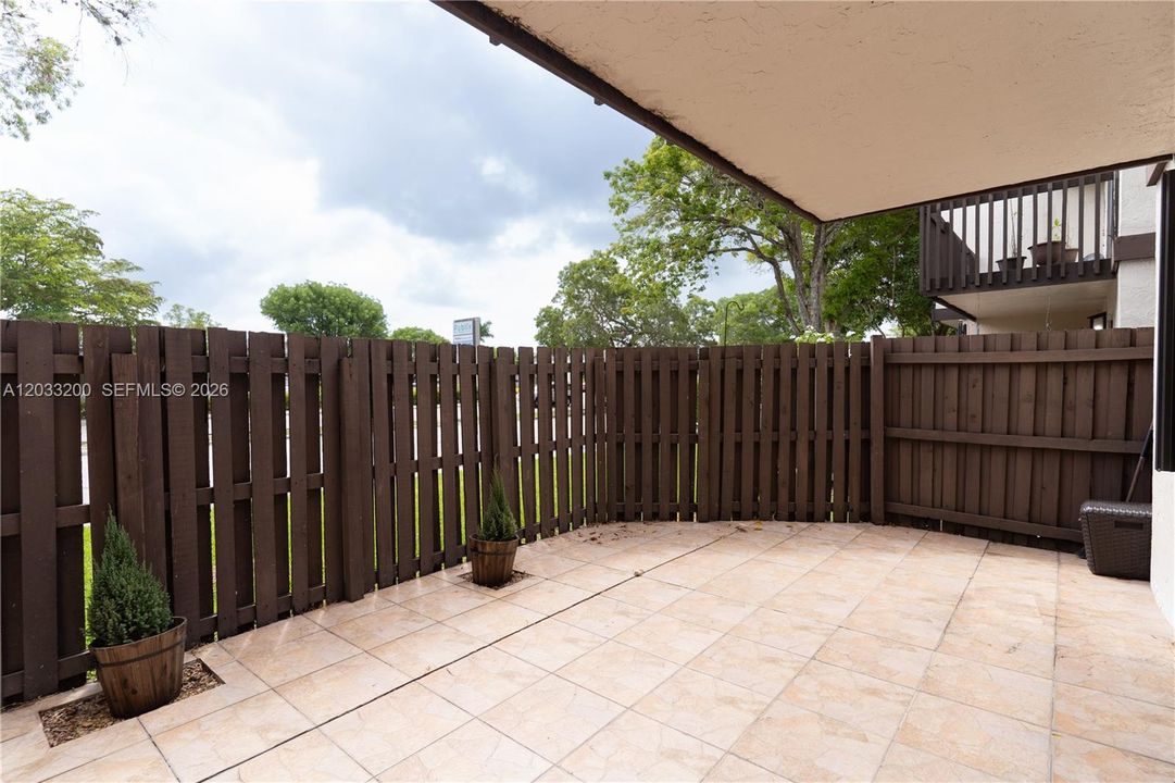 For Sale: $399,999 (2 beds, 3 baths, 1290 Square Feet)