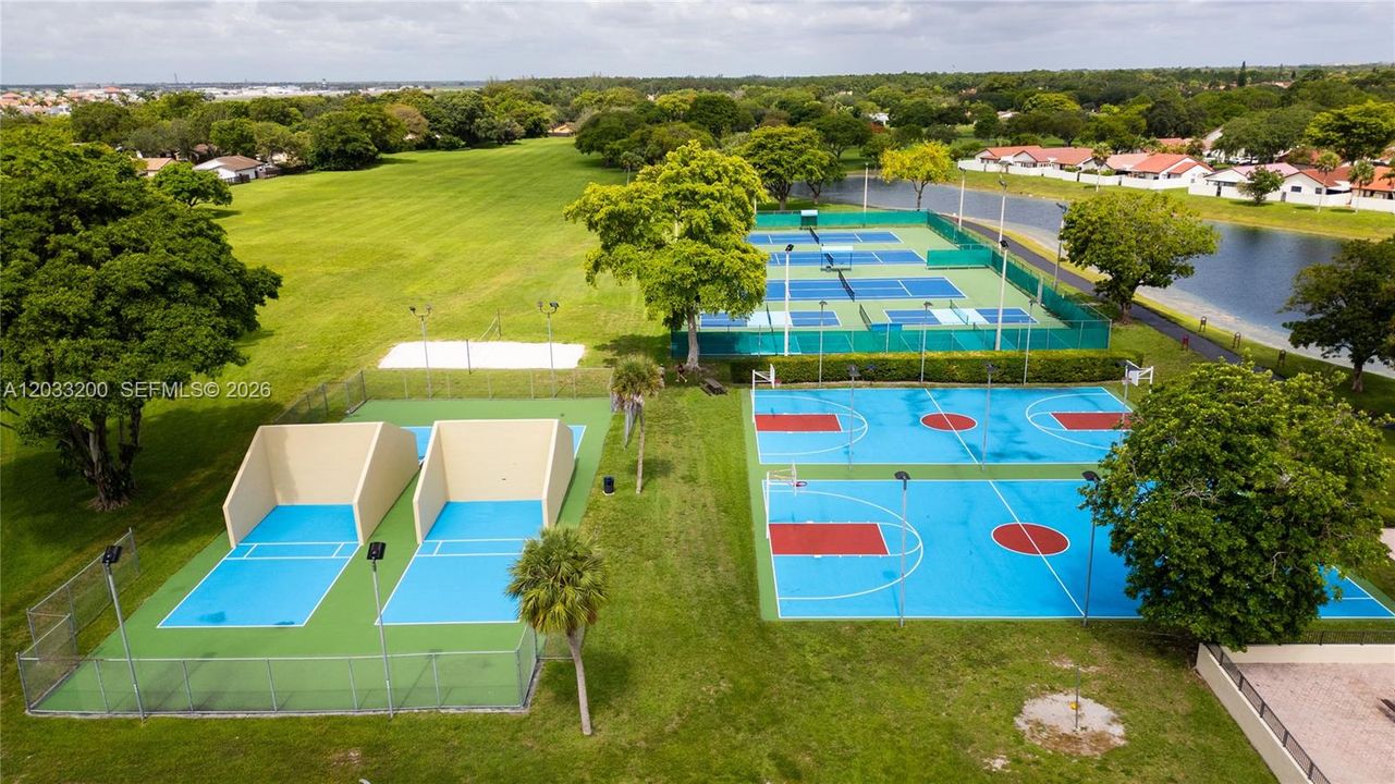 Pickleball/Handball Courts