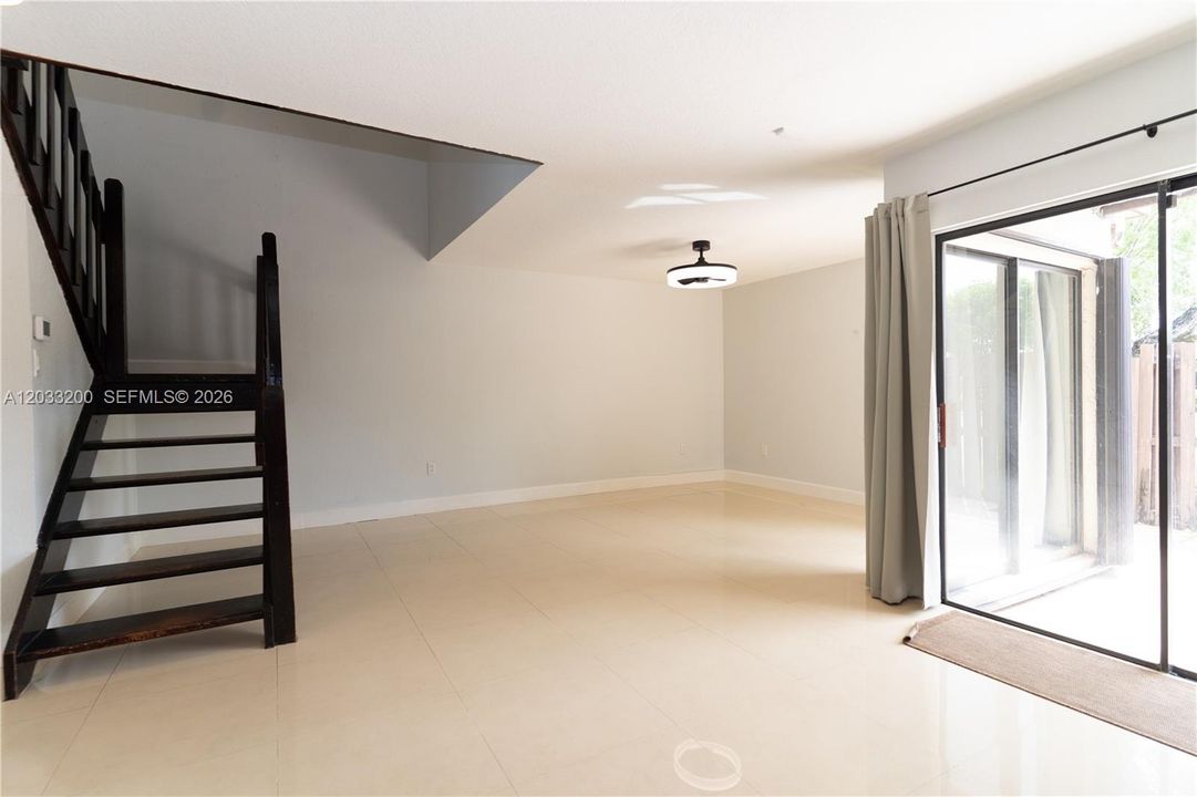 For Sale: $399,999 (2 beds, 3 baths, 1290 Square Feet)