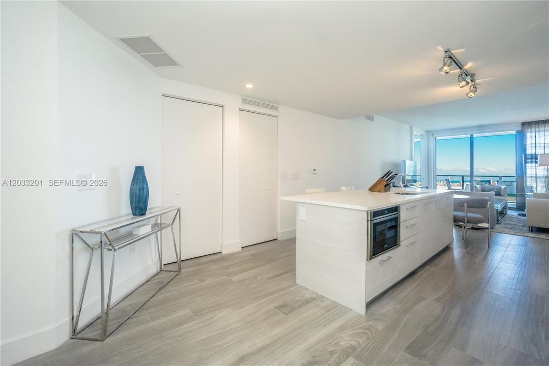 For Rent: $7,000 (2 beds, 3 baths, 1151 Square Feet)