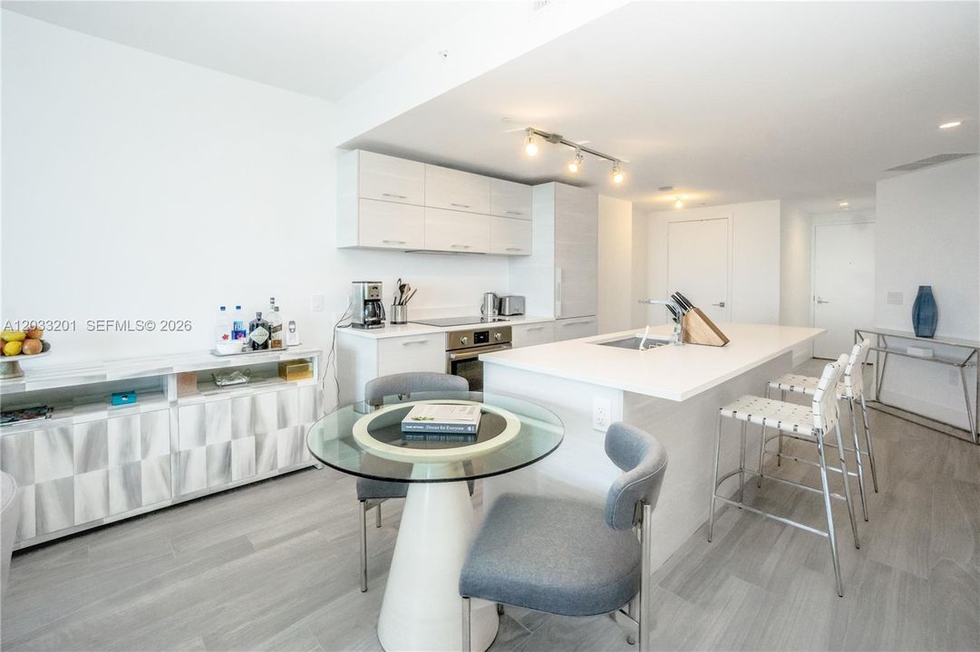 For Rent: $7,000 (2 beds, 3 baths, 1151 Square Feet)