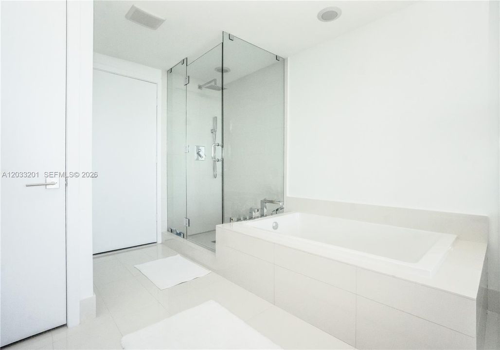 For Rent: $7,000 (2 beds, 3 baths, 1151 Square Feet)