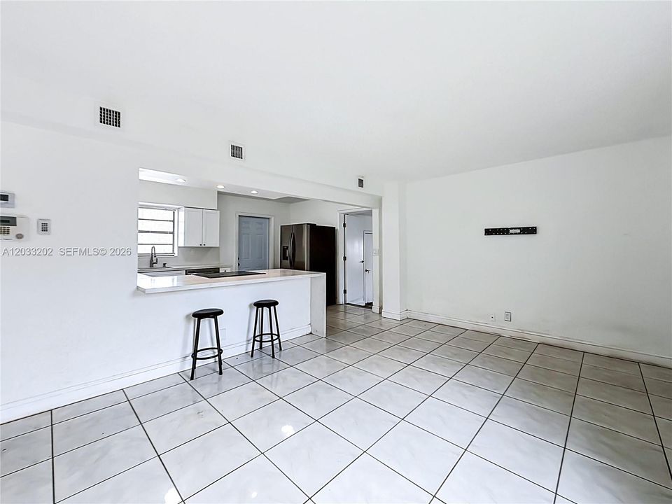 For Sale: $330,000 (3 beds, 1 baths, 977 Square Feet)