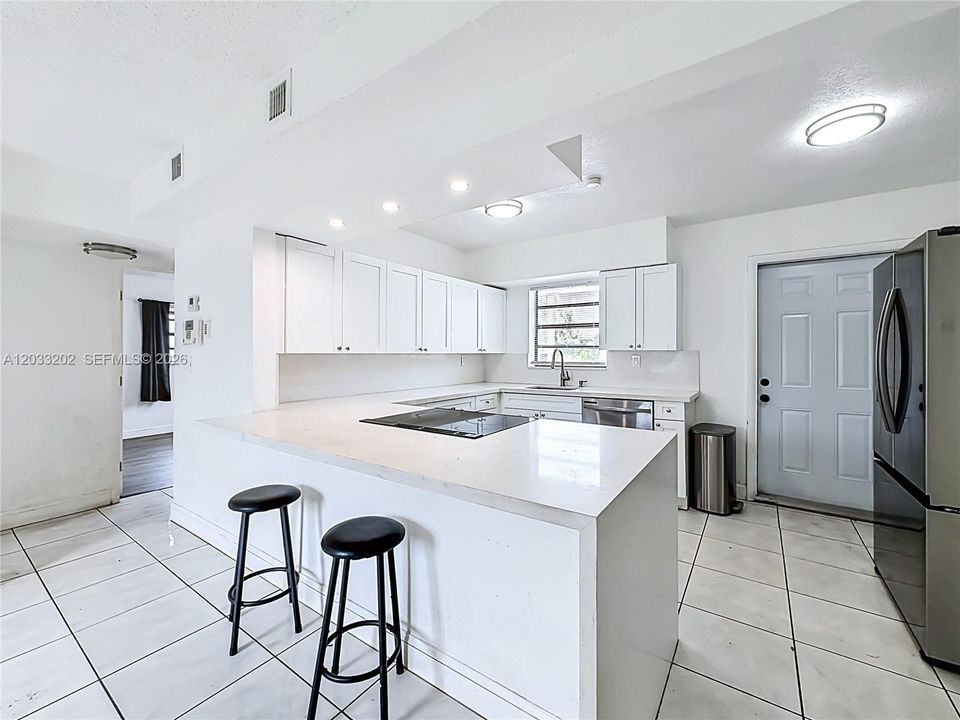 For Sale: $330,000 (3 beds, 1 baths, 977 Square Feet)