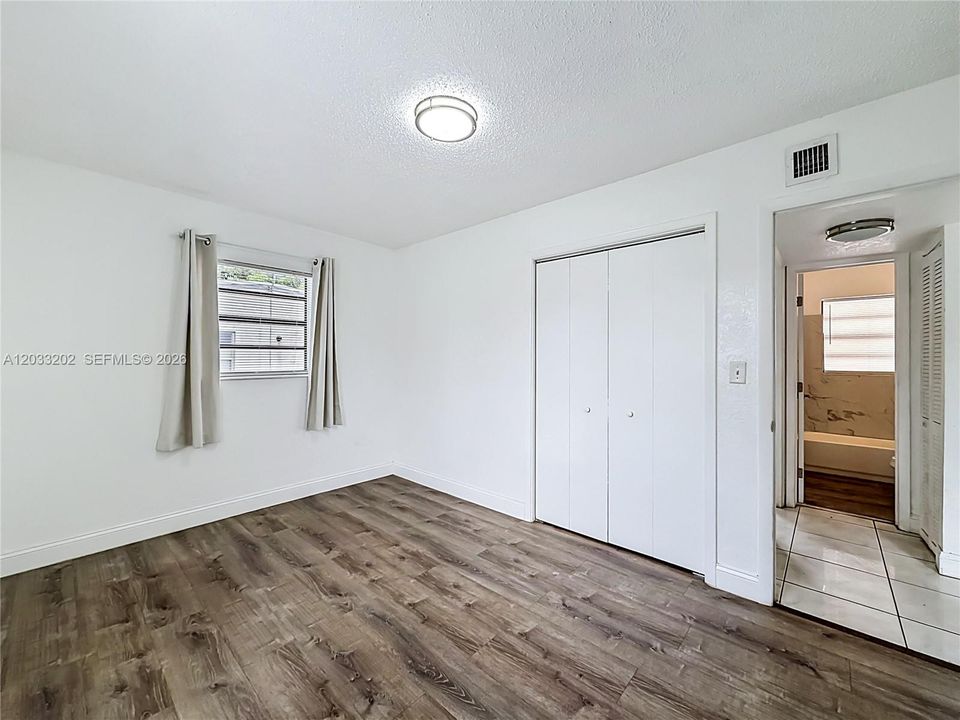 For Sale: $330,000 (3 beds, 1 baths, 977 Square Feet)