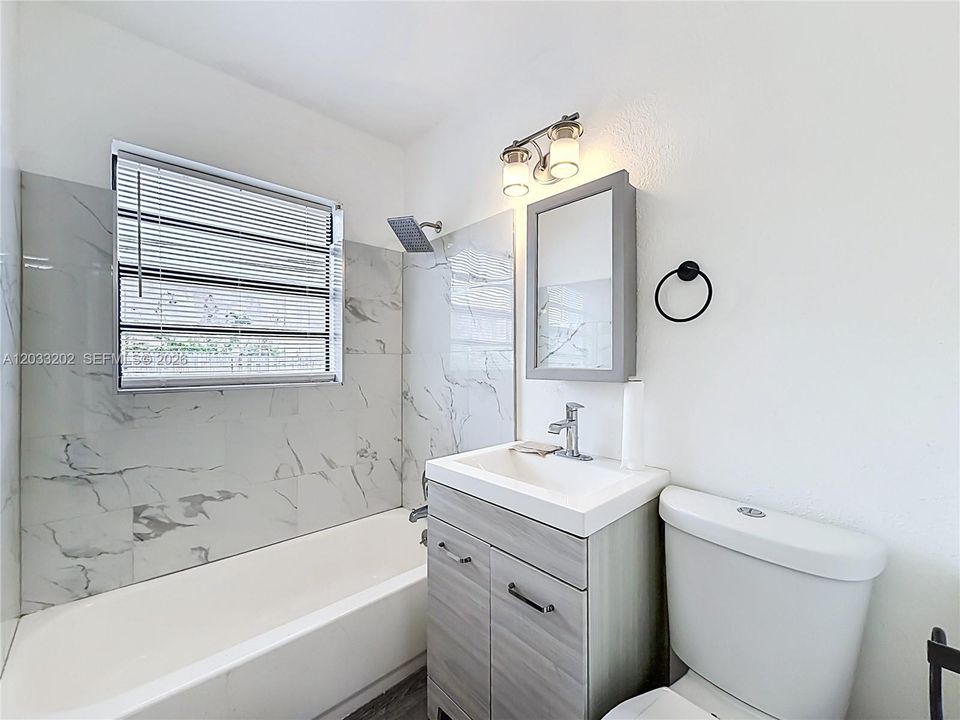 For Sale: $330,000 (3 beds, 1 baths, 977 Square Feet)