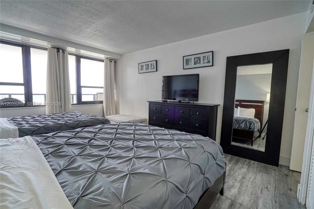 For Sale: $499,999 (1 beds, 1 baths, 750 Square Feet)