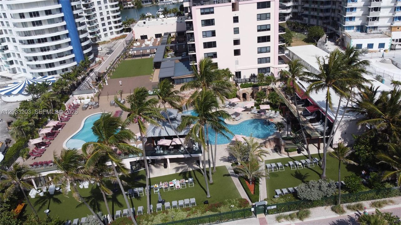 For Sale: $499,999 (1 beds, 1 baths, 750 Square Feet)