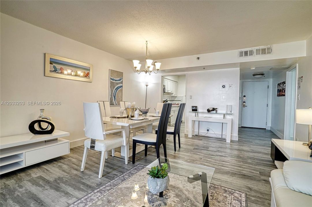 For Sale: $499,999 (1 beds, 1 baths, 750 Square Feet)