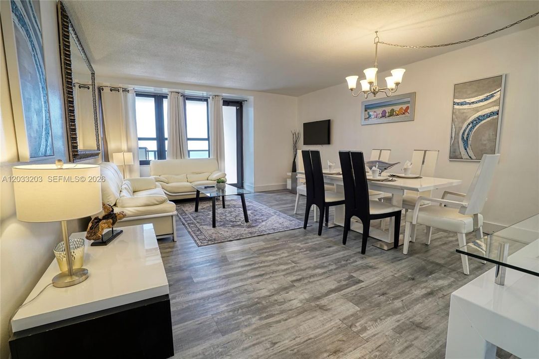 For Sale: $499,999 (1 beds, 1 baths, 750 Square Feet)
