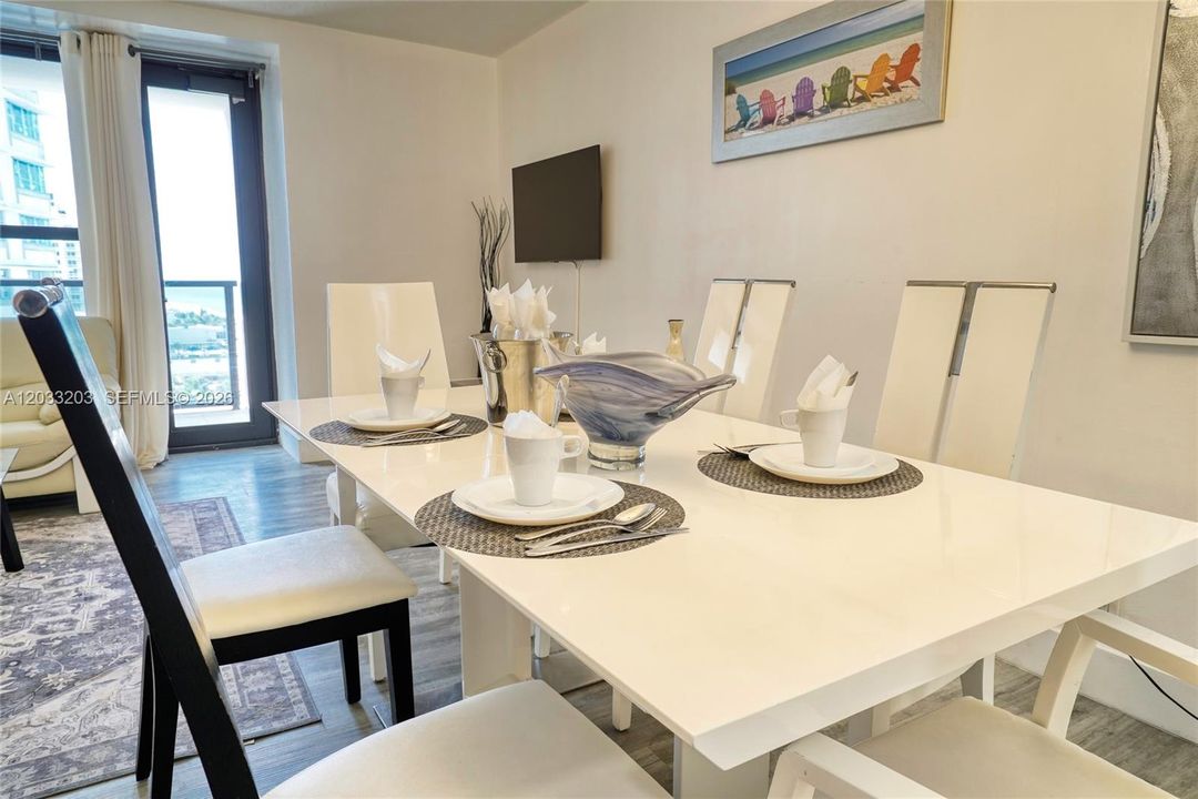 For Sale: $499,999 (1 beds, 1 baths, 750 Square Feet)