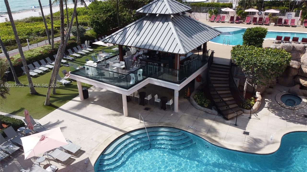 For Sale: $499,999 (1 beds, 1 baths, 750 Square Feet)