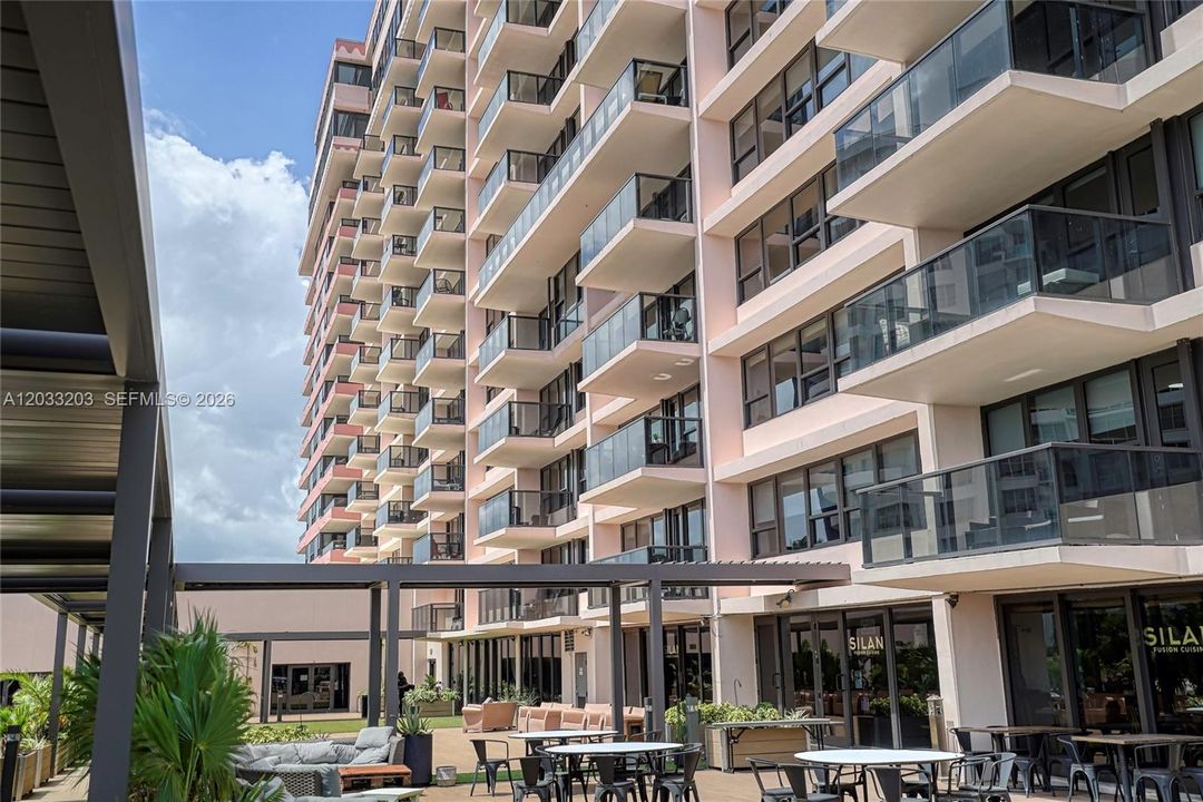 For Sale: $499,999 (1 beds, 1 baths, 750 Square Feet)