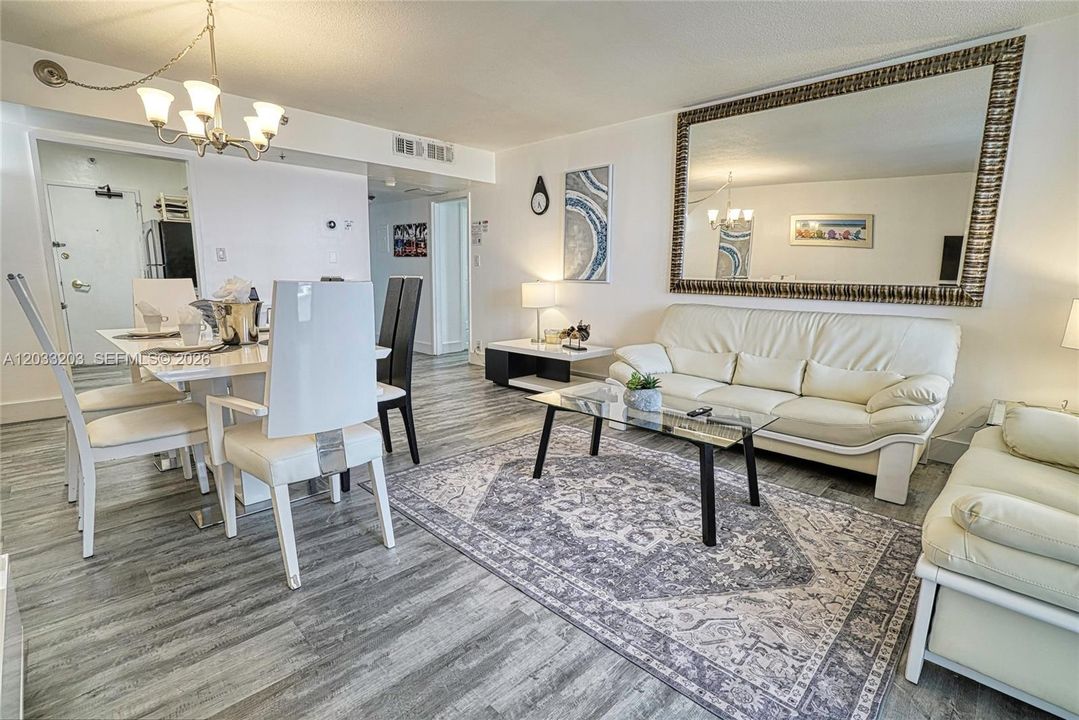 For Sale: $499,999 (1 beds, 1 baths, 750 Square Feet)
