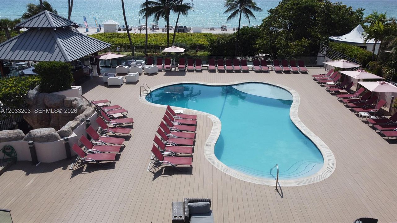 For Sale: $499,999 (1 beds, 1 baths, 750 Square Feet)