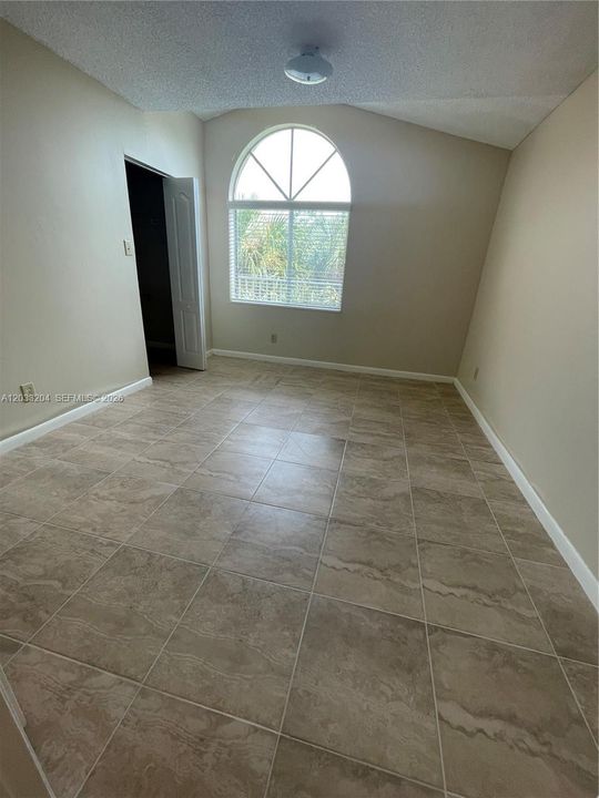 For Rent: $2,200 (2 beds, 2 baths, 1075 Square Feet)