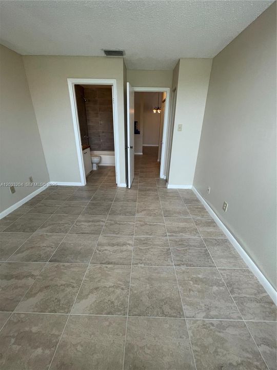 For Rent: $2,200 (2 beds, 2 baths, 1075 Square Feet)