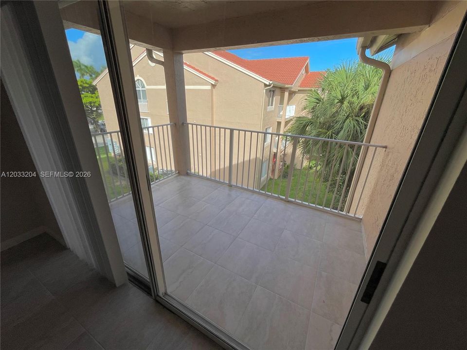 For Rent: $2,200 (2 beds, 2 baths, 1075 Square Feet)