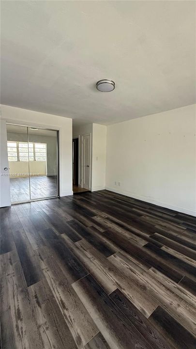 For Sale: $190,000 (1 beds, 1 baths, 954 Square Feet)