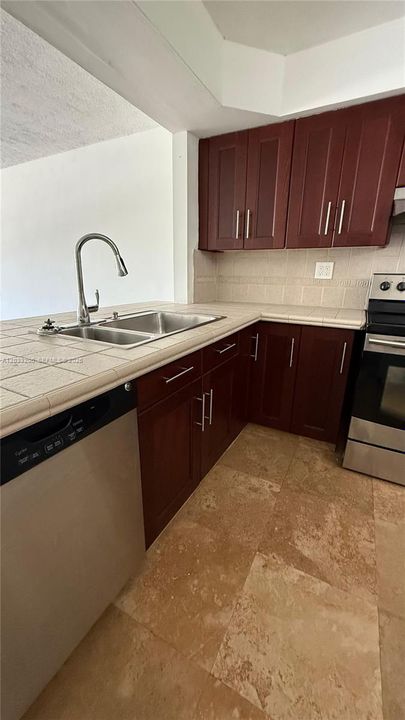 For Sale: $190,000 (1 beds, 1 baths, 954 Square Feet)