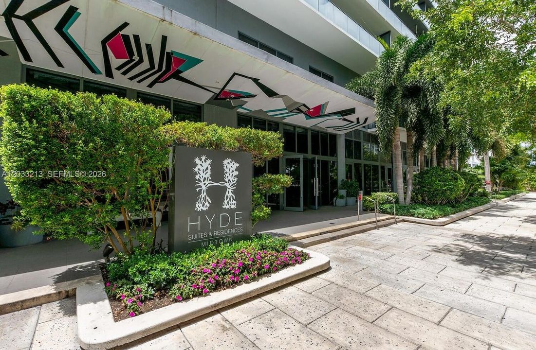 合同活跃: $3,150 (1 贝兹, 1 浴室, 621 平方英尺)
