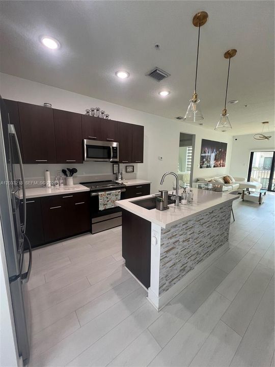For Sale: $524,900 (3 beds, 2 baths, 1129 Square Feet)