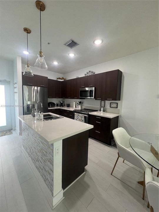 For Sale: $524,900 (3 beds, 2 baths, 1129 Square Feet)