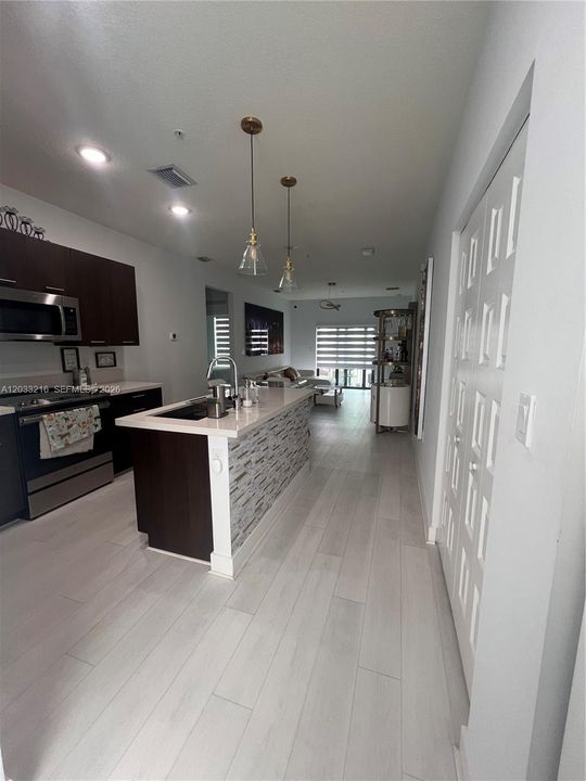 For Sale: $524,900 (3 beds, 2 baths, 1129 Square Feet)