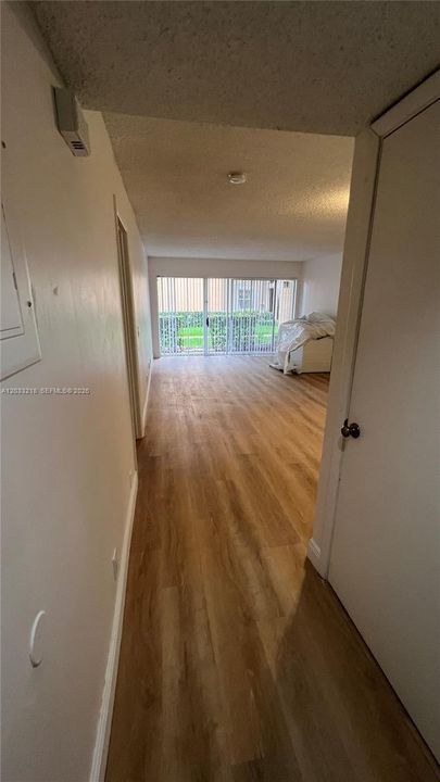 For Rent: $2,300 (2 beds, 2 baths, 984 Square Feet)