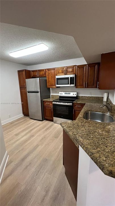 For Rent: $2,300 (2 beds, 2 baths, 984 Square Feet)