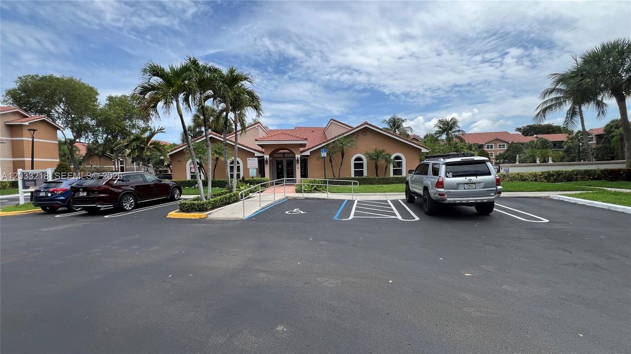 For Rent: $2,300 (2 beds, 2 baths, 984 Square Feet)