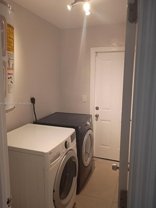 For Rent: $3,200 (3 beds, 2 baths, 1140 Square Feet)