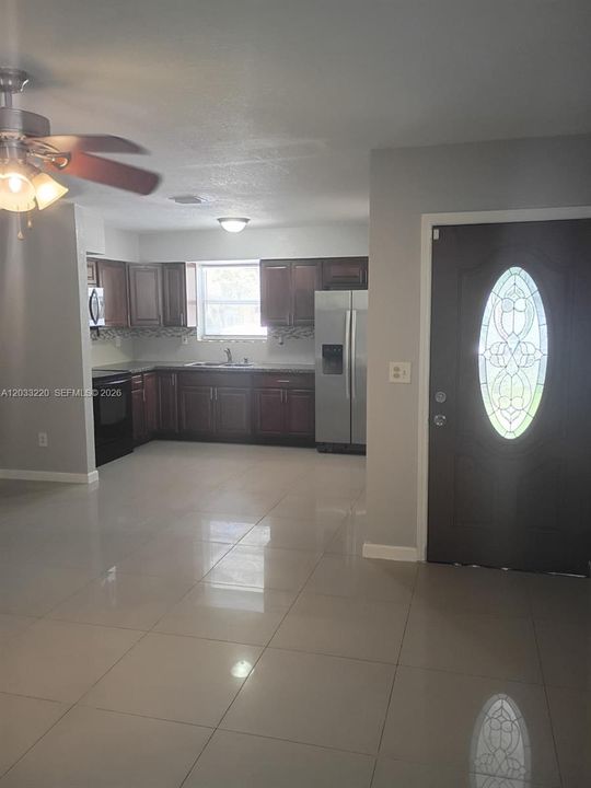 For Rent: $3,200 (3 beds, 2 baths, 1140 Square Feet)