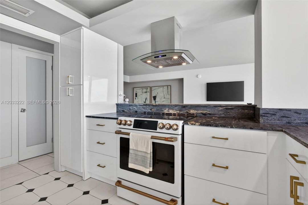 For Sale: $1,299,000 (2 beds, 2 baths, 1645 Square Feet)