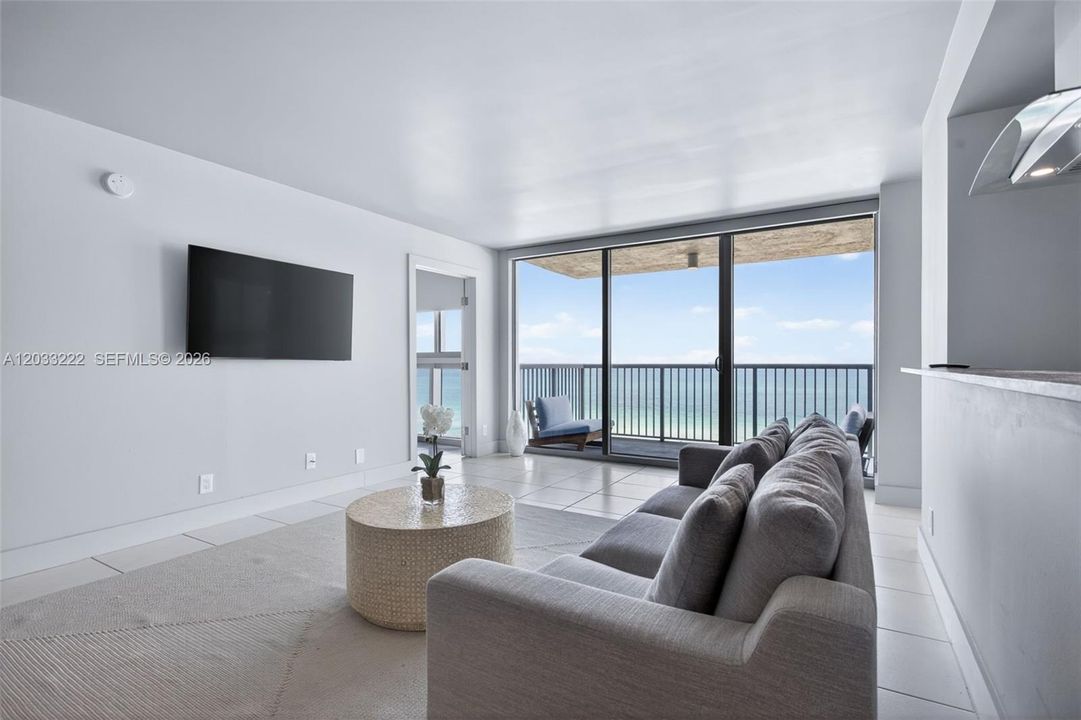 For Sale: $1,299,000 (2 beds, 2 baths, 1645 Square Feet)
